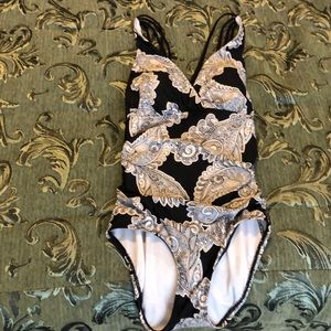 One piece black and white swimming suit